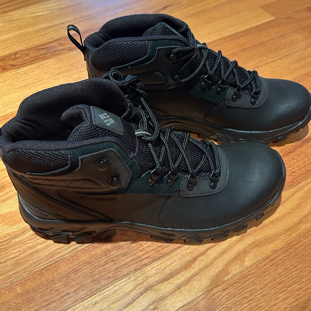 New Columbia Men's Black Waterproof Boots. Newton Ridge Waterproof II - Picture 3 of 7